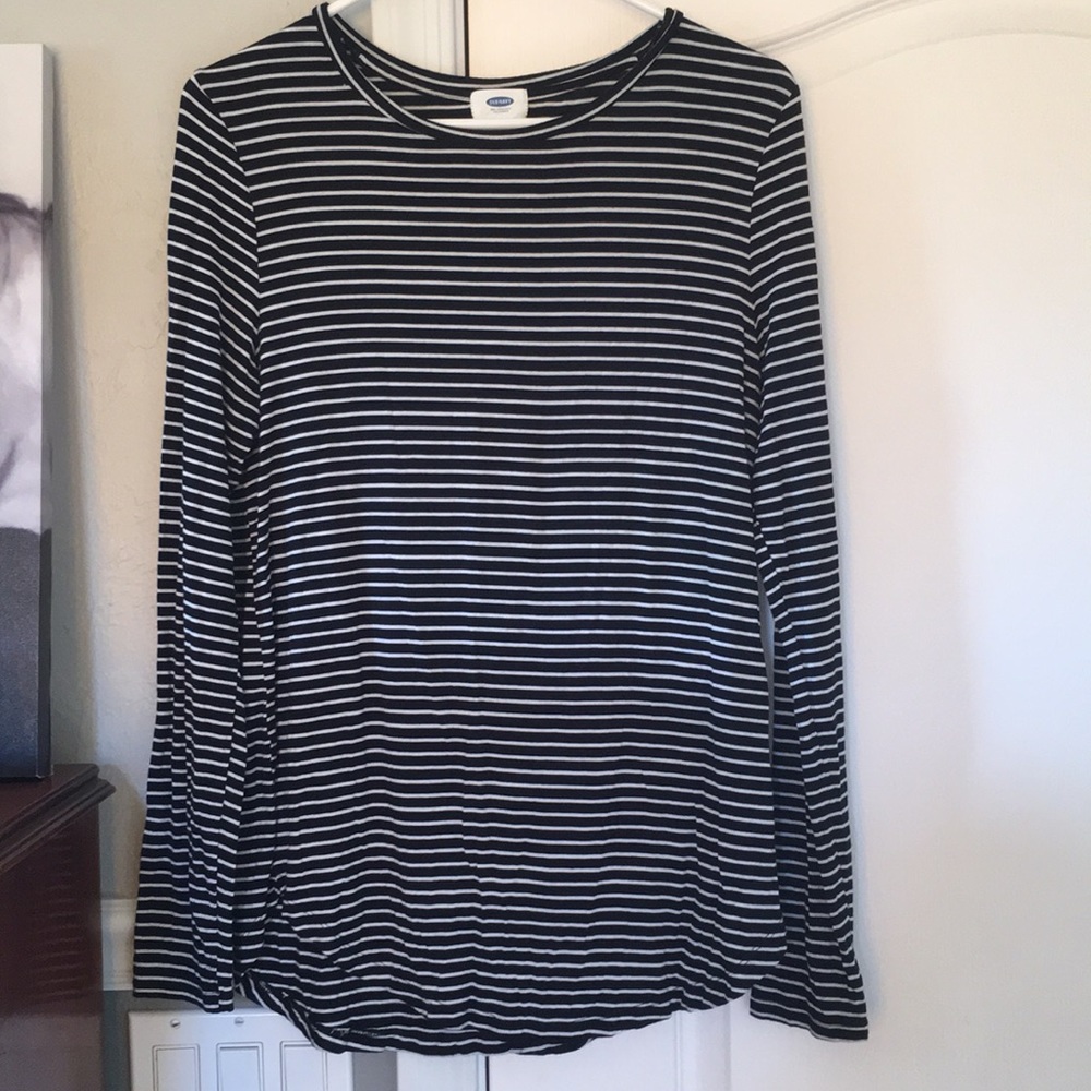 •Old Navy Black & White Striped Longsleeve•